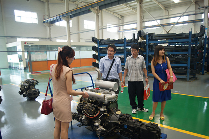 wolwa group Thailand customer look over the engine